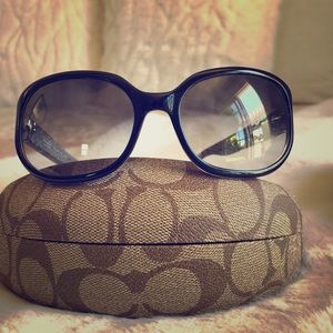 Women’s black sunglasses